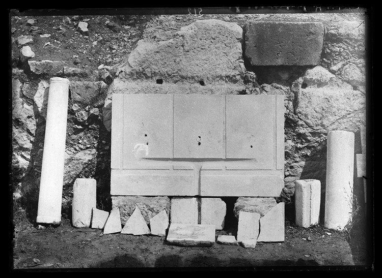 Restes du chancel primitif (petite barrière de séparation entre le chœur et la nef)